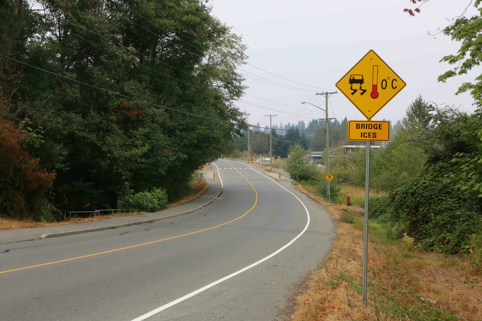 Bridge Ices, advisory sign, Nanaimo, B.C. (photo by West Coast Driver Training & Education)