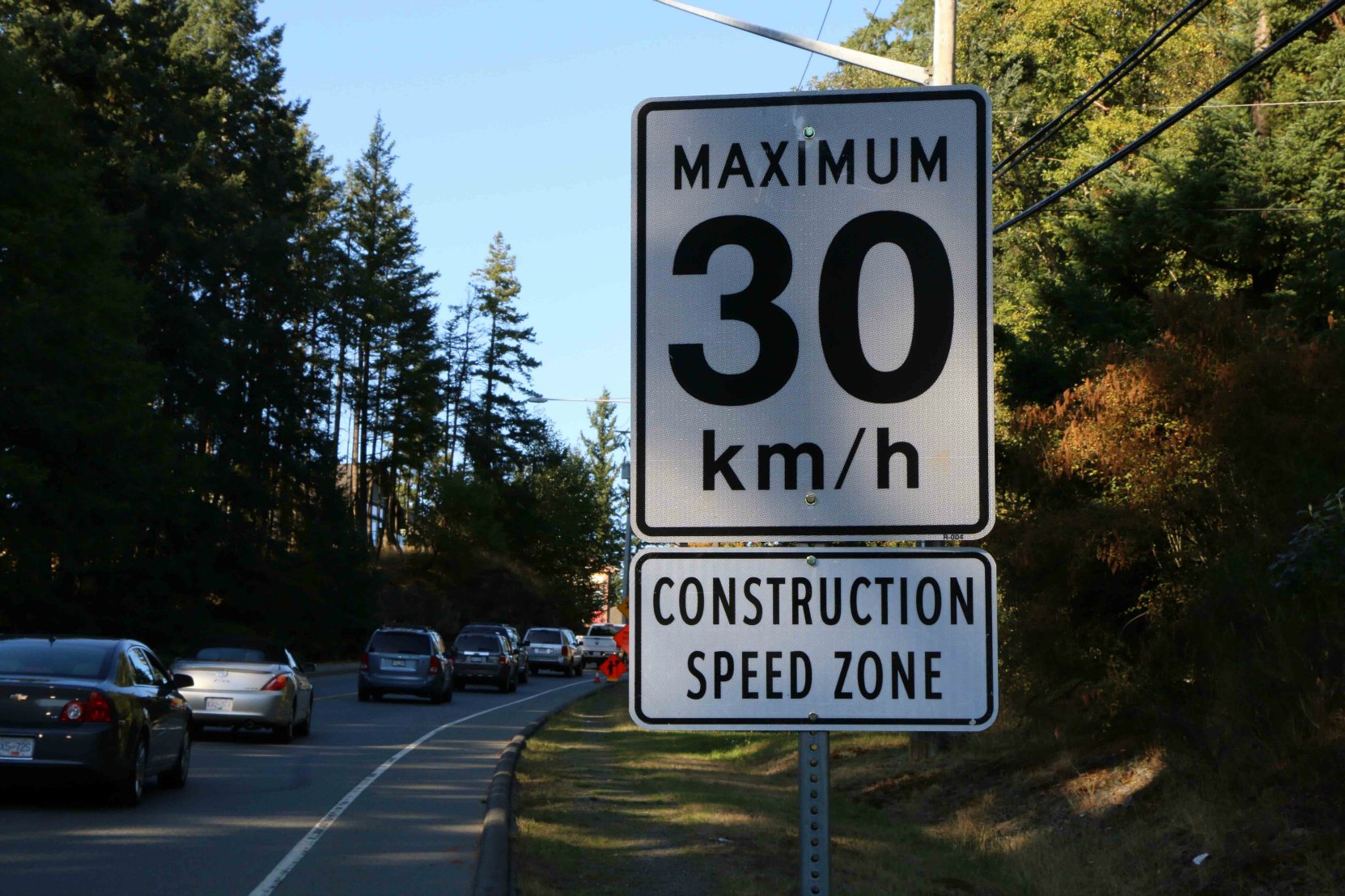 Highway construction zones in British Columbia typically display temporary Regulatory signs showing posted speed limit in the construction zone. (photo by WestCoastDriver Training.com)